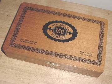 Dave's Homemade Cigar Box Radio, Outside View