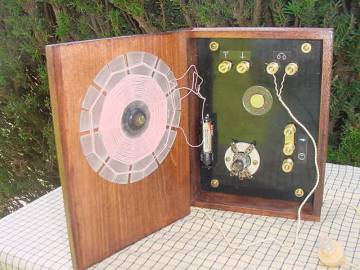 Dave's #31 Crystal Set, It opens like a book.