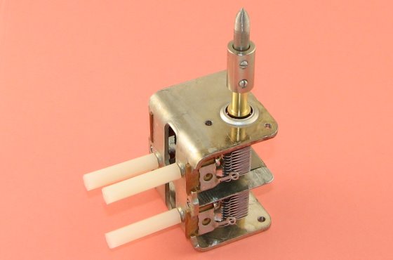 Capacitor with hole height finder.