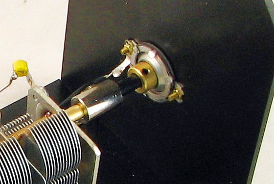Close-up of the crystal radio ATU insulated coupling.