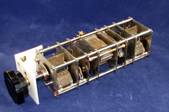 High quality capacitor with a lot capacitance minimum to maximum ratio.