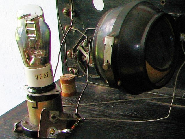 Paragon Radio RD-5 Tube Close-Up