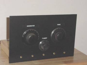 Front view of my single tube radio.