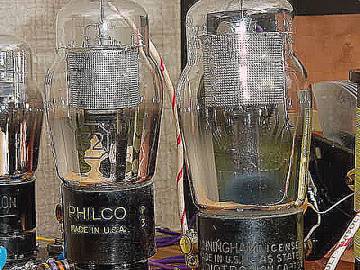 Dave's 3 Tube All Wave Receiver, Close Up Tube View