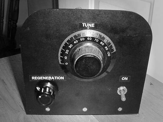 Regenerative radio using a single tube.