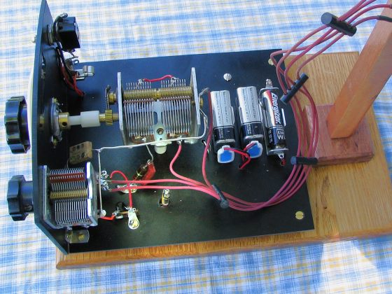 Loop Radio, side view.