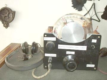 Jara's EM83 tube radio