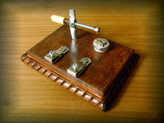 Crystal Radio Detector Stand by Carlos