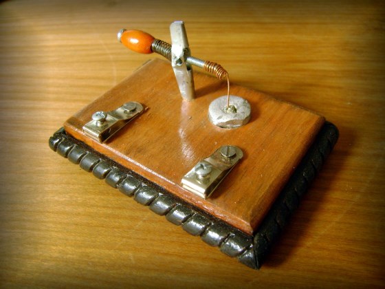 Crystal Radio Detector Stand by Carlos