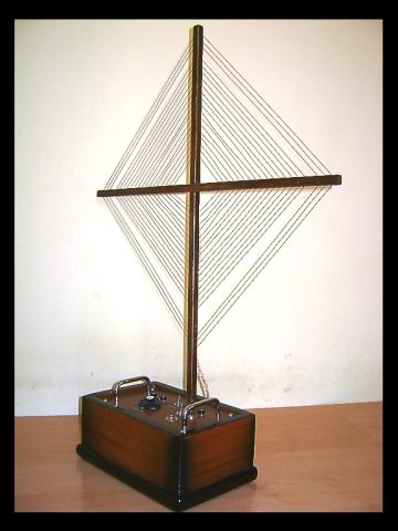 Carlos' Loop Crystal Set