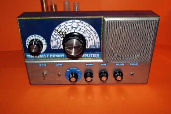 Tube regenerative multiband receiver with valve amplifier. Main View