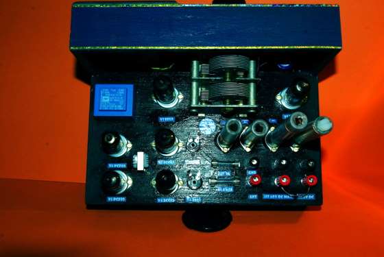 Tube regenerative multiband receiver with valve amplifier. Top View