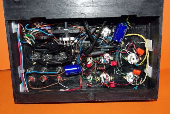 Tube regenerative multiband receiver with valve amplifier. Bottom View