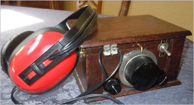 Regenerative Shortwave Receiver Front View