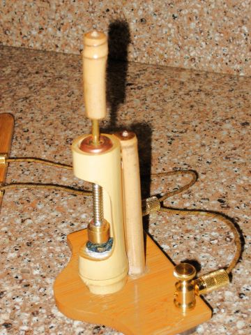 Homemade crystal radio detector